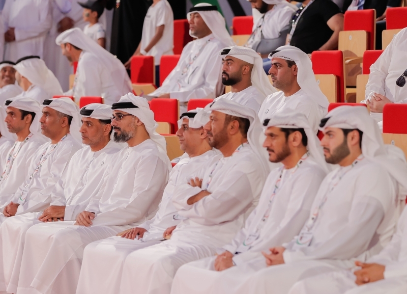 "خالد بن محمد بن زايد متابعاً المنافسات بحضور عبد المنعم الهاشمي وأعضاء الاتحاد | تصوير - أحمد بدوان"