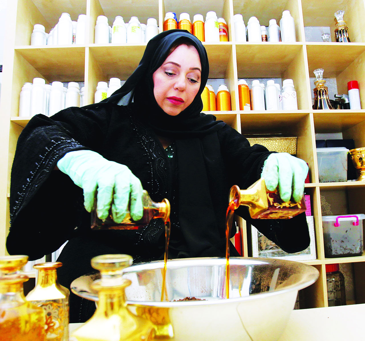 فاطمة أهلي..«خبيرة العطور» تصل إلى العالمية