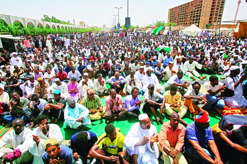 «الانتقالي السوداني» يتمسّك بأغلبية عسكرية في المجلس السيادي