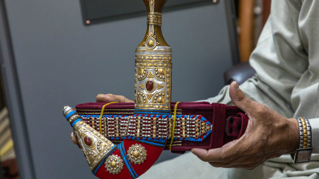 "الجنبية".. رمز شرف اليمنيين