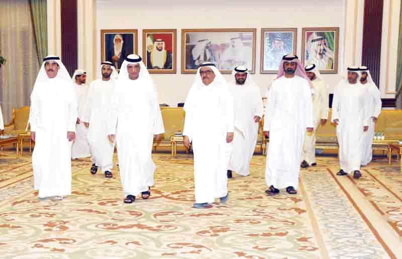 "سعود المعلا وسعود بن صقر وحمدان بن راشد خلال اللقاء بحضور عمار بن حميد ومحمد الشرقي ومحمد بن سعود وراشد وعبدالعزيز النعيمي | وام"