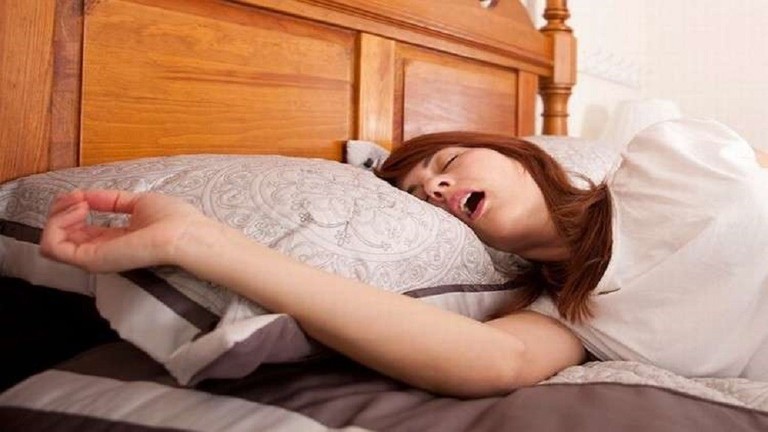 شخير النساء يرتبط بمرض خبيث !