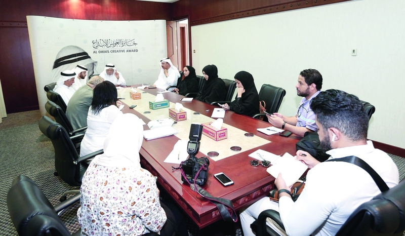"Ⅶ بلال البدور خلال المؤتمر الصحافي بندوة الثقافة والعلوم | البيان"