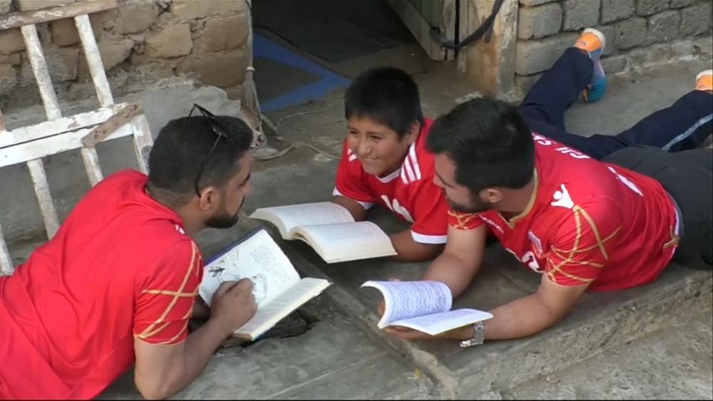 (فيديو) لماذا تبرع رجل أعمال بحريني بمنزل لطفل بيروفي؟