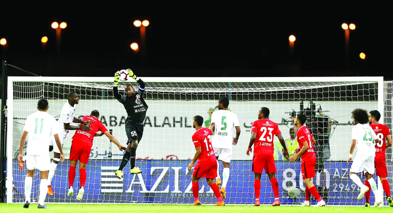 "ماجد ناصر خلال إحدى مشاركاته مع شباب الأهلي في دوري الخليج العربي | البيان"