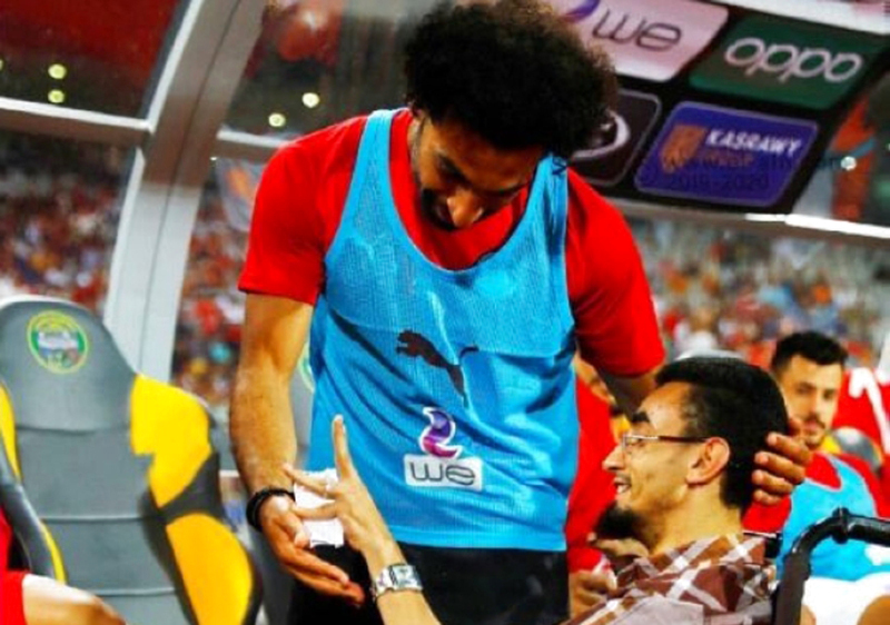 "محمد صلاح يلبي طلب المشجع | البيان"
