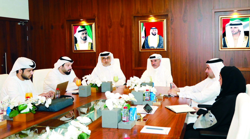 "سعيد حارب وعارف العواني خلال الاجتماع | البيان"