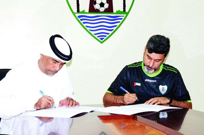 "جانب من مراسم توقيع العقد | البيان"