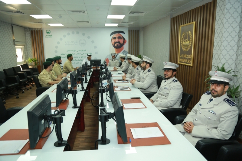 شرطتا أبوظبي ودبي تبحثان التعامل مع حالات تعطّل مثبّت السرعة
