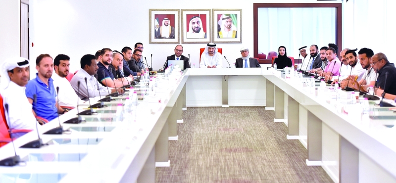 "الحضور خلال الاجتماع | البيان"