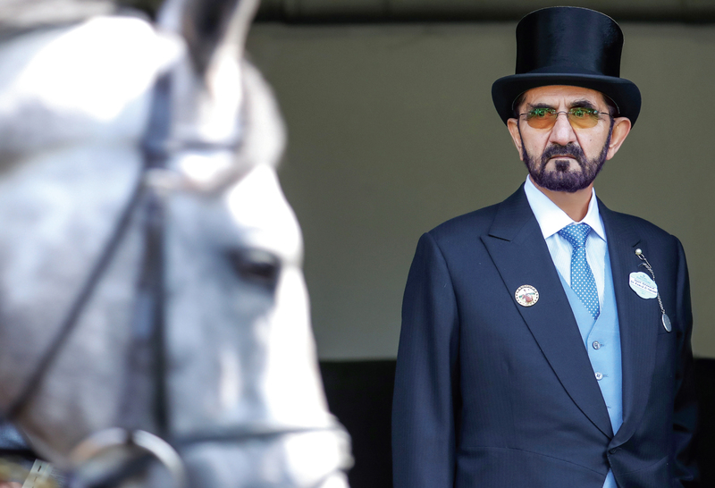 "محمد بن راشد وإليزابيث الثانية عقب التتويج بإنجاز «بلو بوينت» في اليوم الختامي | البيان"