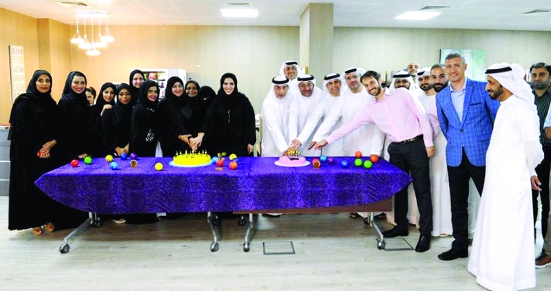 "سعيد عبدالغفار متوسطاً المكرمين | البيان"