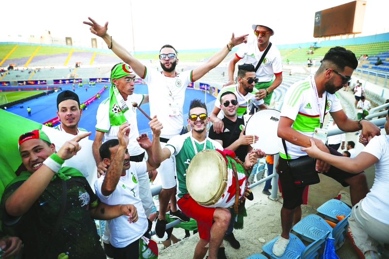 "الجمهور الجزائري فاكهة البطولة | أف ب"