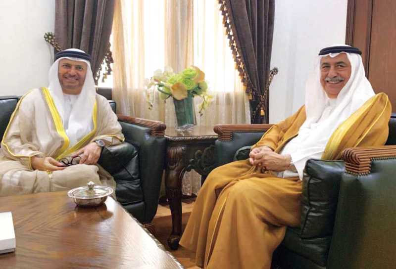 "وزير الخارجية السعودي خلال استقباله أنور قرقاش في جدّة | وام"