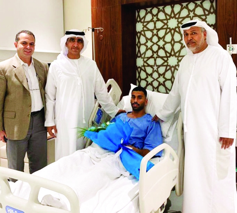 "إدارة بني ياس وطبيب الفريق يطمئنون على الحمحمي | البيان"