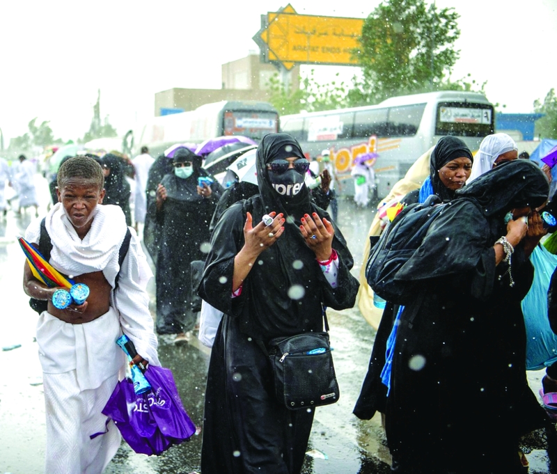 أمطار الرحمة تهطل على عرفات