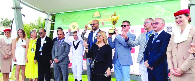"عبدالرحيم العوضي ولارا صوايا خلال تتويج مازور بلقب كأس زايد | من المصدر"