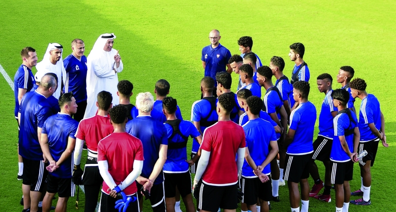 "ابن هزام يلتقي اللاعبين قبل السفر | البيان"
