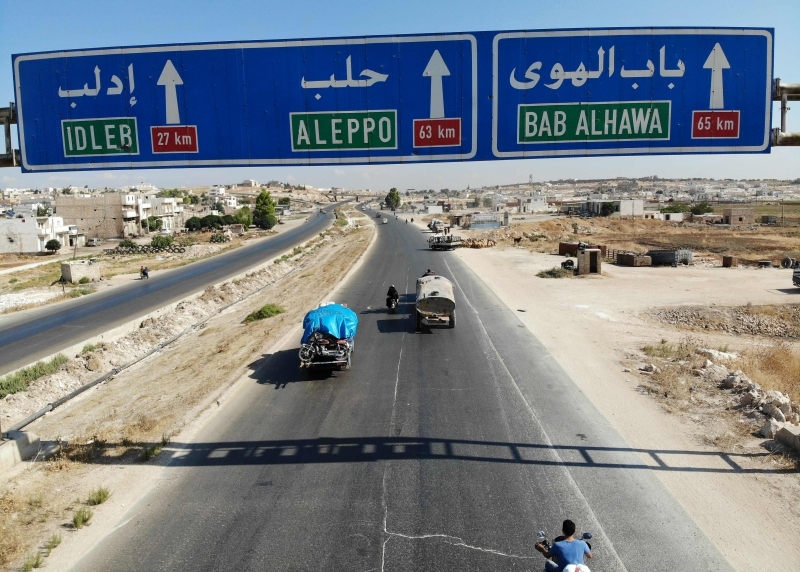 الحكومة السورية تفتح ممراً إنسانياً جنوب إدلب