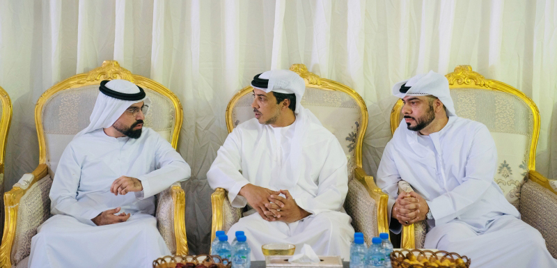 منصور بن زايد يقدم واجب  العزاء في وفاة حبيب الصايغ