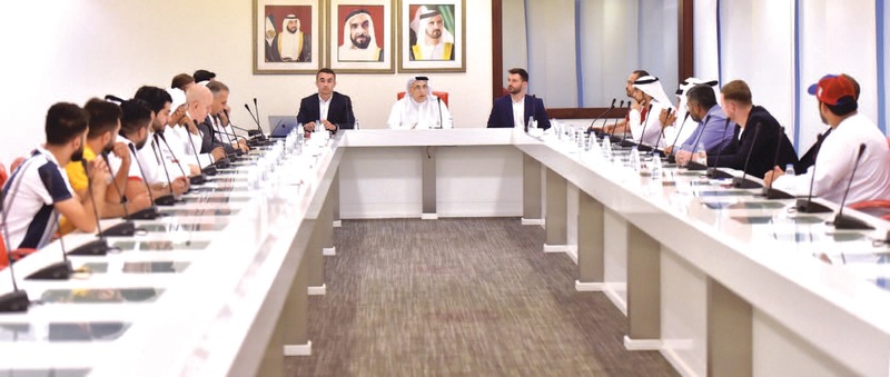 "■ جانب من الاجتماع التنسيقي مع أندية «الثانية» | البيان"