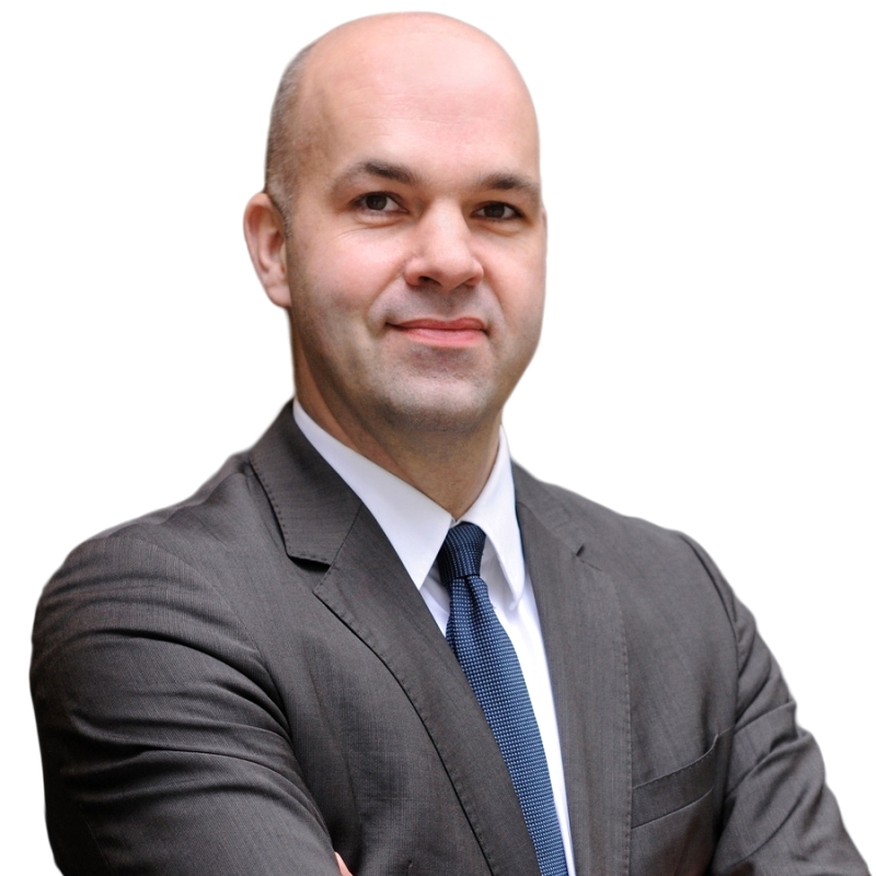 "مارسيل فراتزشر - مدير أول سابق في البنك المركزي الأوروبي، ورئيس المعهد الألماني للأبحاث الاقتصادية في برلين، وأستاذ الاقتصاد الكلي والموارد المالية في جامعة هومبولت في برلين."