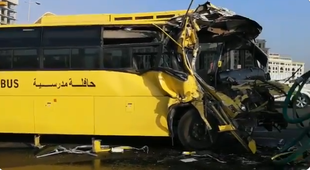بالفيديو.. إصابة 15 طالباً في حادث حافلة مدرسية بدبي