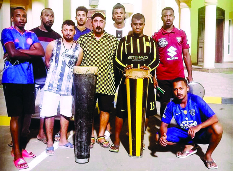 "«عيال الذيب» تساند شباب الأهلي | البيان"