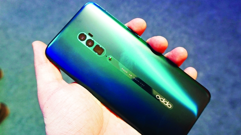 هاتف ذكي من «أوبو» مزوّد برقاقة 5G