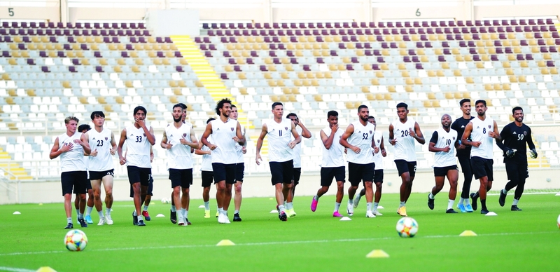 العنابي يواصل استعداداته للقاء الذئاب