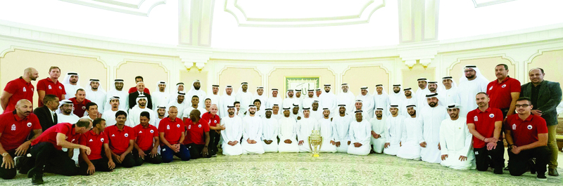 "سلطان بن محمد بن سلطان القاسمي خلال استقبال فريق الشارقة لكرة القدم بحضور عبدالله بن سالم القاسمي | وام"