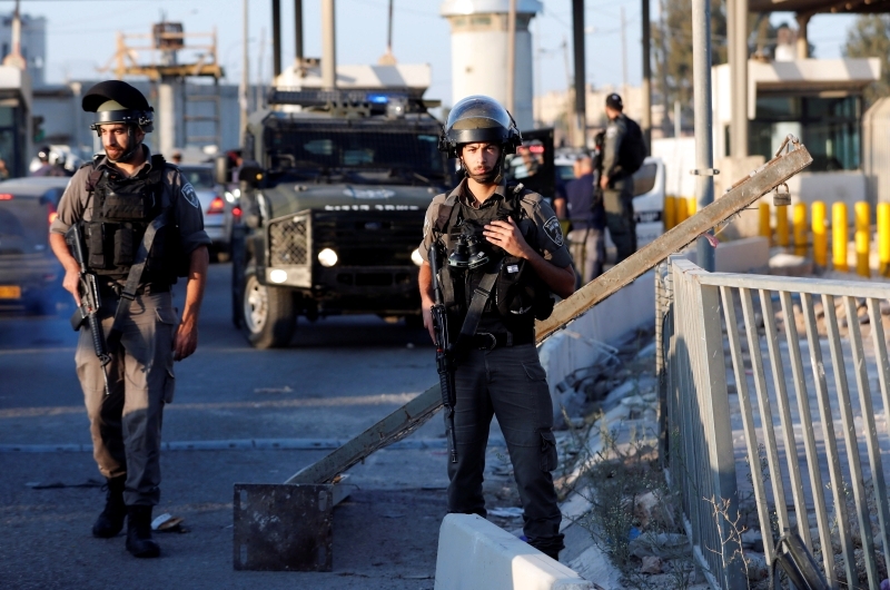 الاحتلال يعدم فلسطينية عند حاجز قلنديا بالضفة