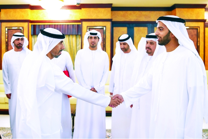 "محمد بن سعود القاسمي خلال استقباله وفد نادي التعاون | وام"