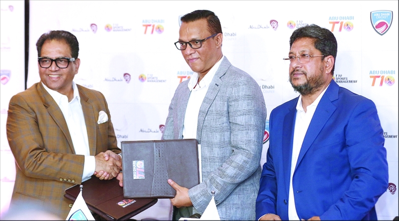 "خلال التوقيع الرسمي لانضمام الفريق لدوري الكريكيت | من المصدر"