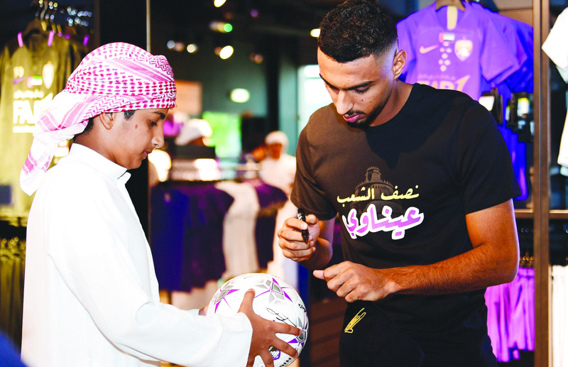 "جمهور العين يلتقي نجوم الفريق في المتجر العيناوي | البيان"