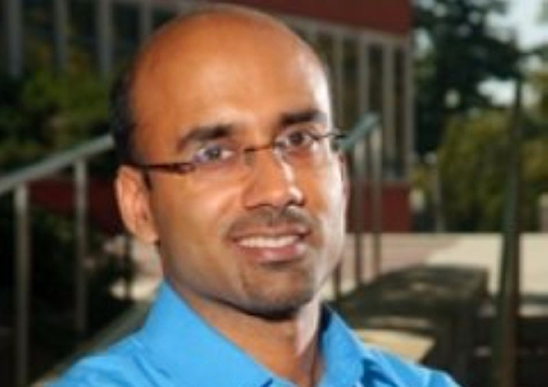 "عاطف ميان"