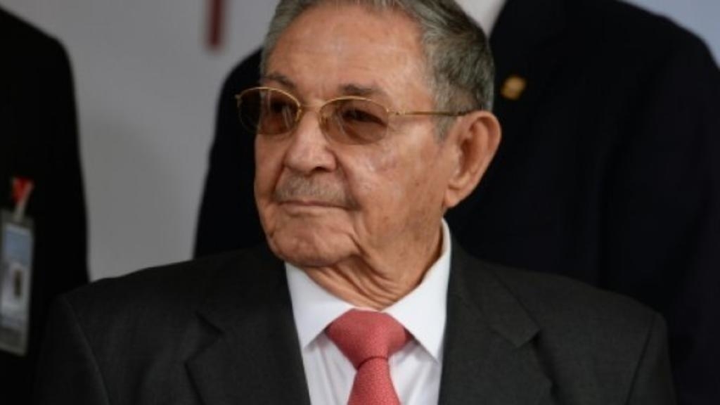 واشنطن تفرض عقوبات على كاسترو