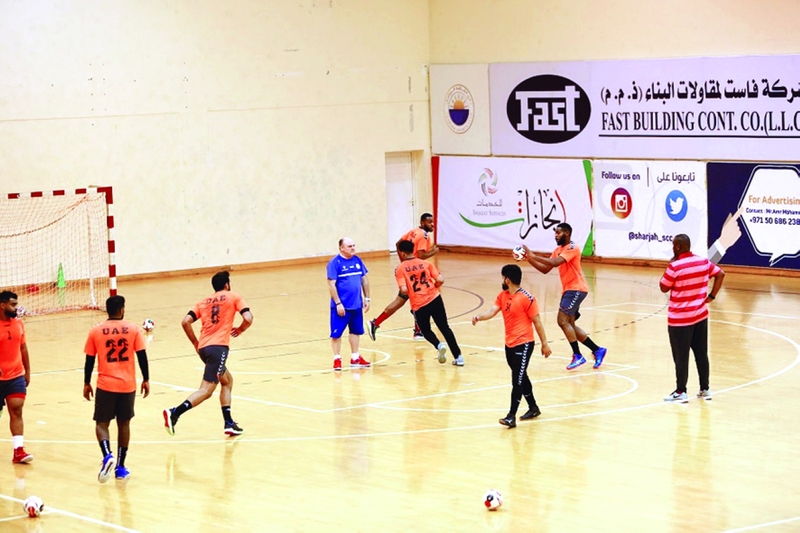 "جانب من تدريبات منتخب اليد | البيان"