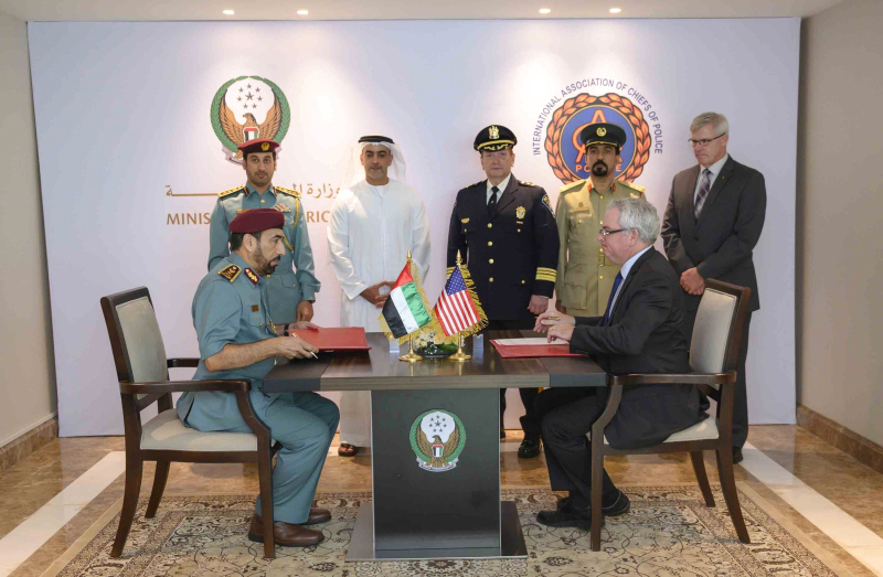 سيف بن زايد يشهد توقيع تفاهم بين «الداخلية» و«الدولية لقادة الشرطة»
