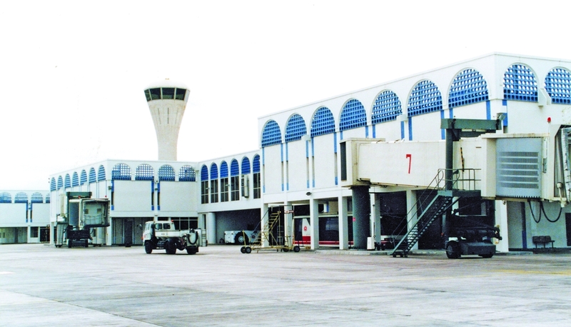 طائرات في سماء الخليج.. أعطال المحركات ونفاد الوقود أبرز أسباب السقوط
