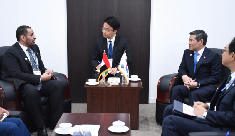وكيل وزارة الدفاع يزور معرض سيؤول الدولي للفضاء