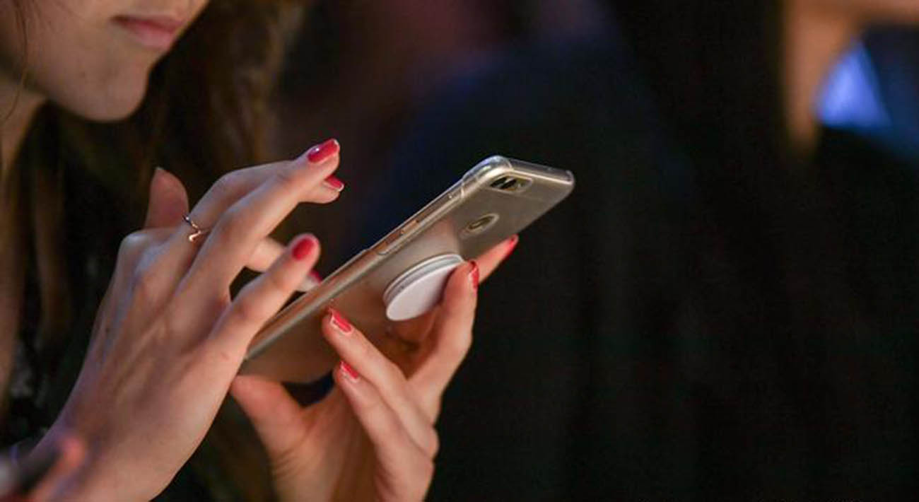 هاتف محمول يقتل امرأة بطريقة مأساوية
