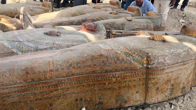 مصر تعلن عن كشف أثري ضخم لتوابيت فرعونية
