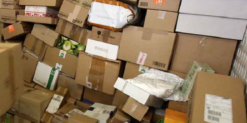 حاميها حراميها.. تستغل وظيفتها للاستيلاء على طرود بريدية