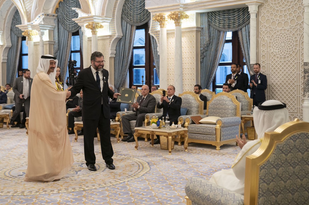 محمد بن زايد وبولسونارو يشهدان تبادل اتفاقيات ومذكرات تفاهم