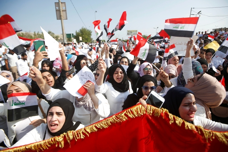 العراق.. طلبة في الشوارع وإضراب المعلمين وسقوط قتلى