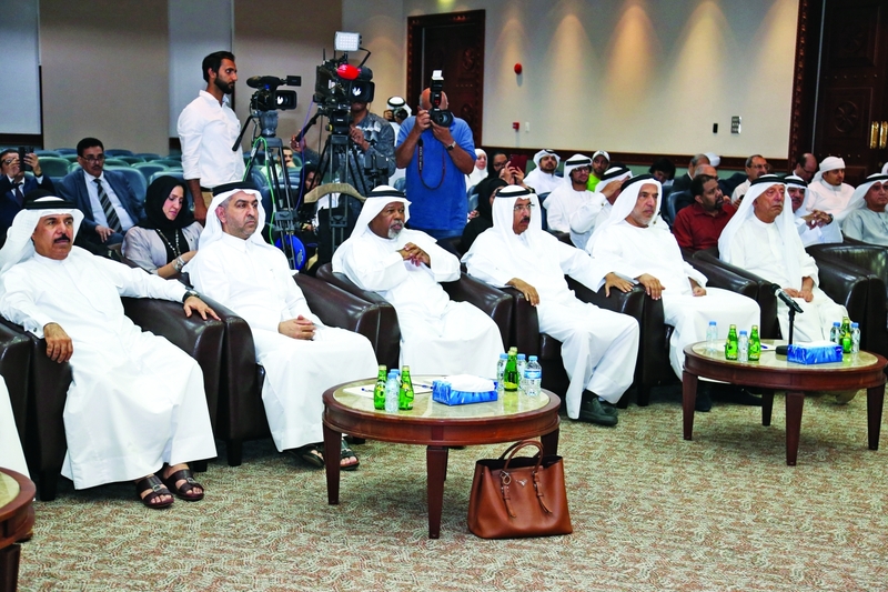 "■المر وحسين والبدور والهاملي والقاسم خلال الأمسية"