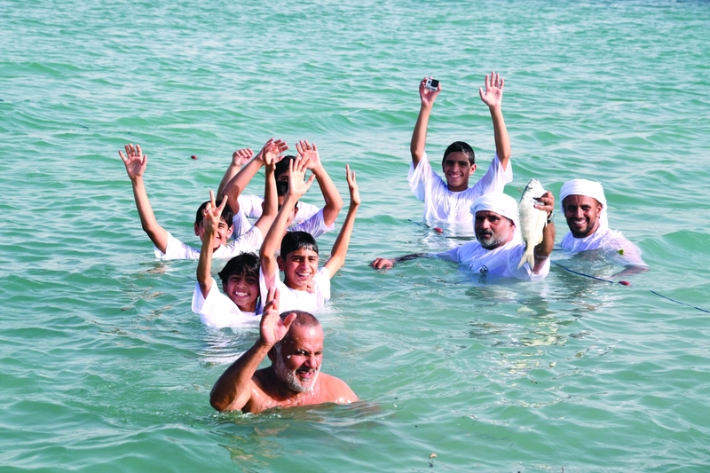 "مختلف الأجيال تشارك في الحدث | البيان"