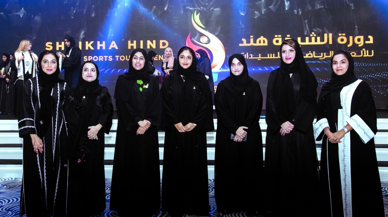 "موزة آل مكتوم وشمسة بنت حشر وحصة بوحميد وشمسة صالح ولمياء خان وسارة الصايغ وفوزية فريدون خلال الحفل | تصوير: زافير ويلسون"