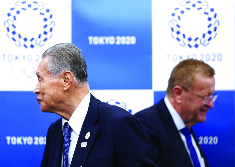 "جون كواتيس رئيس أولمبياد 2020 مع يوشيرو موري عمدة طوكيو | أ ف ب"